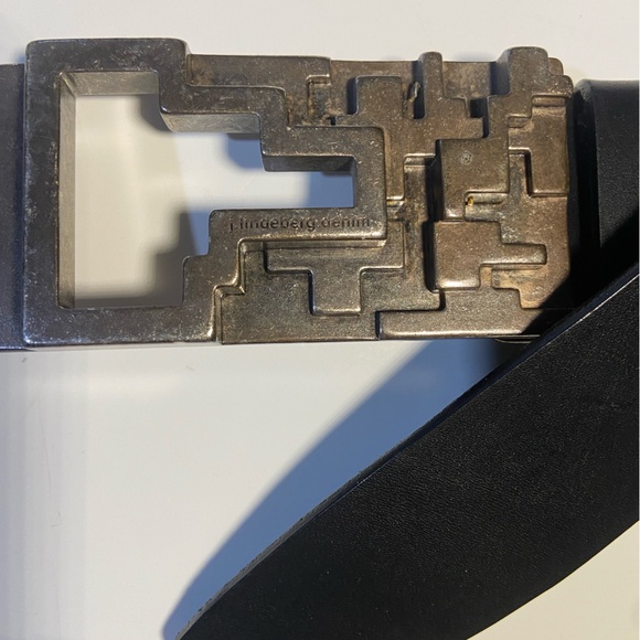 J.Lindeberg Metallic Belt Buckle and Italian Leather belt - Picture 2 of 6